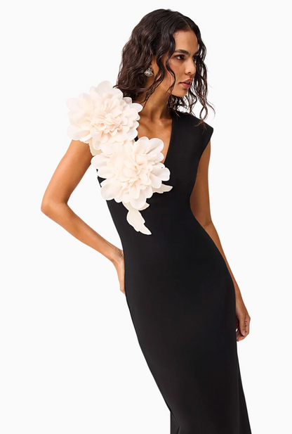 Elliatt Zahara V-Neck Gown in Black